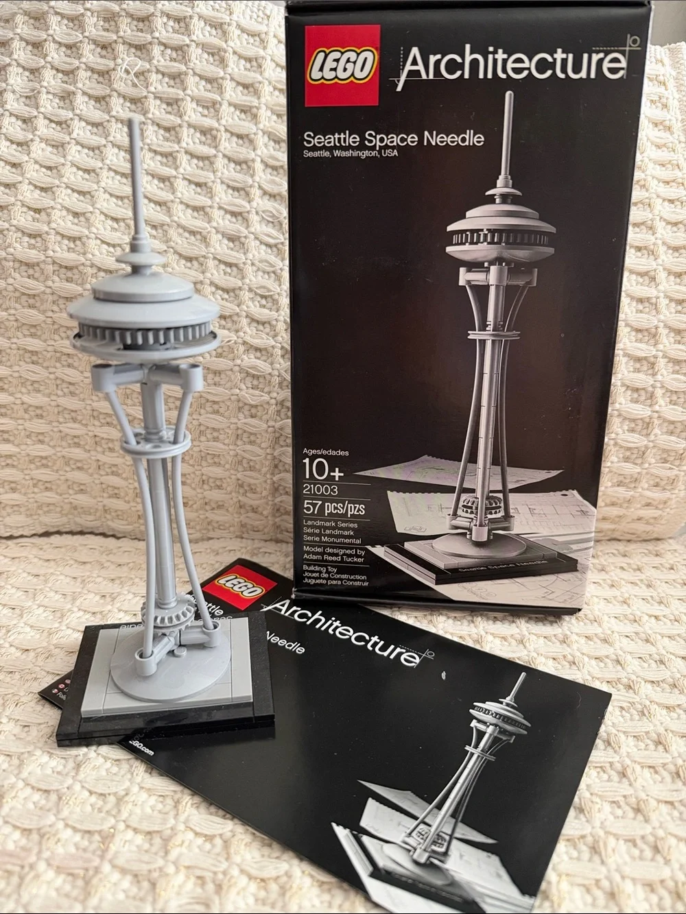 LEGO Architecture Seattle Space Needle 21003 RETIRED RARE Complete Set - Picture 2 of 3